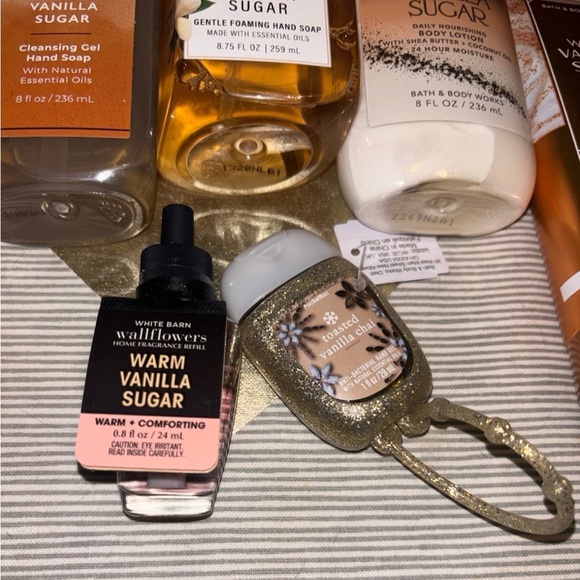 NEW Bath and Body Works Warm Vanilla Sugar Set + Free Gifts! - Picture 5 of 6